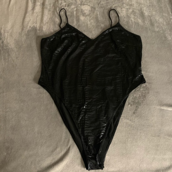 Snake Print Bodysuit - Picture 2 of 4